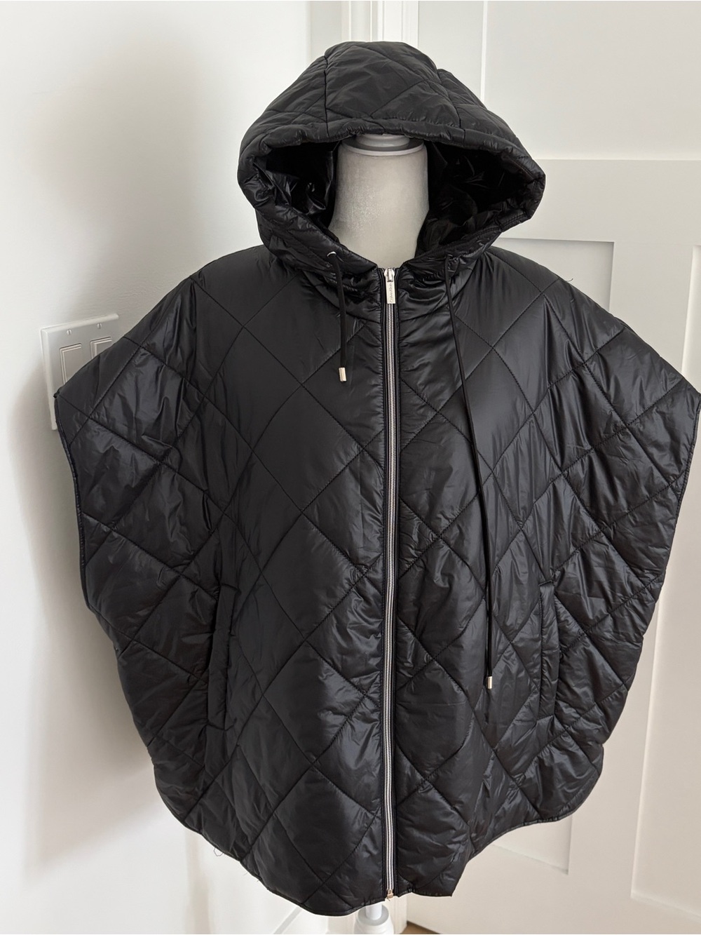 Calvin Klein Women’s L Black Quilted Hooded Puffer Poncho Cape Jacket*69